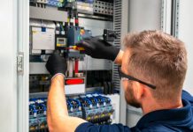 De la teorie la practică: Cursuri de electrician cu accent pe aplicarea tehnicilor practice